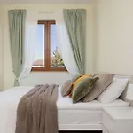 Feriehus Przestronny Dom Z 3 Sypialniami W Doskonalej Lokalizacji W Poblizu Lotniska By Renters
