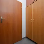 Przestronny Dom Z 3 Sypialniami W Doskonalej Lokalizacji W Poblizu Lotniska By Renters * Warszawa