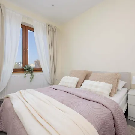 Przestronny Dom Z 3 Sypialniami W Doskonalej Lokalizacji W Poblizu Lotniska By Noclegi Renters *