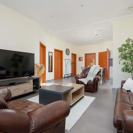 Przestronny Dom Z 3 Sypialniami W Doskonalej Lokalizacji W Poblizu Lotniska By Noclegi Renters Feriehus *