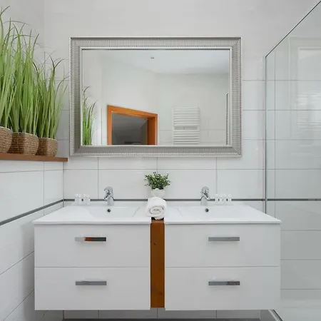 Przestronny Dom Z 3 Sypialniami W Doskonalej Lokalizacji W Poblizu Lotniska By Noclegi Renters Feriehus