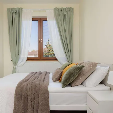 Vakantiehuis Przestronny Dom Z 3 Sypialniami W Doskonalej Lokalizacji W Poblizu Lotniska By Renters