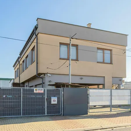 Vakantiehuis Przestronny Dom Z 3 Sypialniami W Doskonalej Lokalizacji W Poblizu Lotniska By Renters Warschau