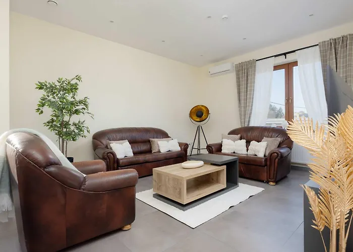 Feriehus Przestronny Dom Z 3 Sypialniami W Doskonalej Lokalizacji W Poblizu Lotniska By Noclegi Renters Warszawa