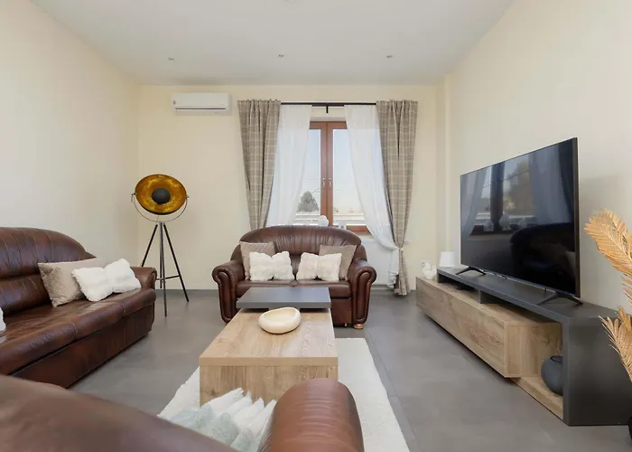 Przestronny Dom Z 3 Sypialniami W Doskonalej Lokalizacji W Poblizu Lotniska By Noclegi Renters Warszawa