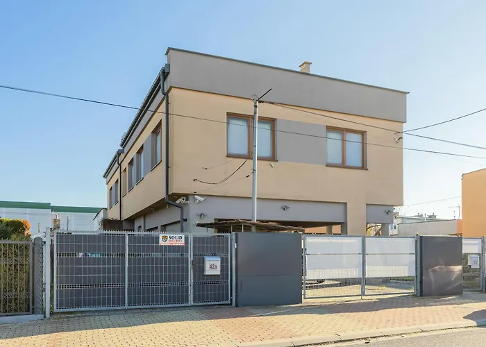 Feriehus Przestronny Dom Z 3 Sypialniami W Doskonalej Lokalizacji W Poblizu Lotniska By Noclegi Renters Warszawa