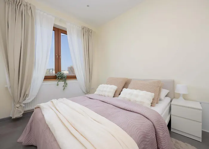 Przestronny Dom Z 3 Sypialniami W Doskonalej Lokalizacji W Poblizu Lotniska By Noclegi Renters *