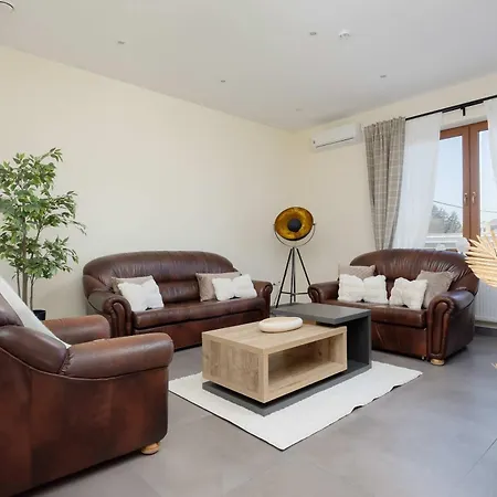 Nyaraló Przestronny Dom Z 3 Sypialniami W Doskonalej Lokalizacji W Poblizu Lotniska By Renters Varsó