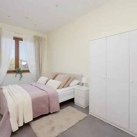 Przestronny Dom Z 3 Sypialniami W Doskonalej Lokalizacji W Poblizu Lotniska By Noclegi Renters Prázdninový dům