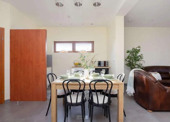 Prázdninový dům Przestronny Dom Z 3 Sypialniami W Doskonalej Lokalizacji W Poblizu Lotniska By Noclegi Renters