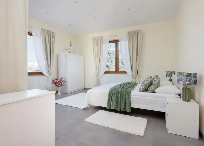 Przestronny Dom Z 3 Sypialniami W Doskonalej Lokalizacji W Poblizu Lotniska By Noclegi Renters Varšava