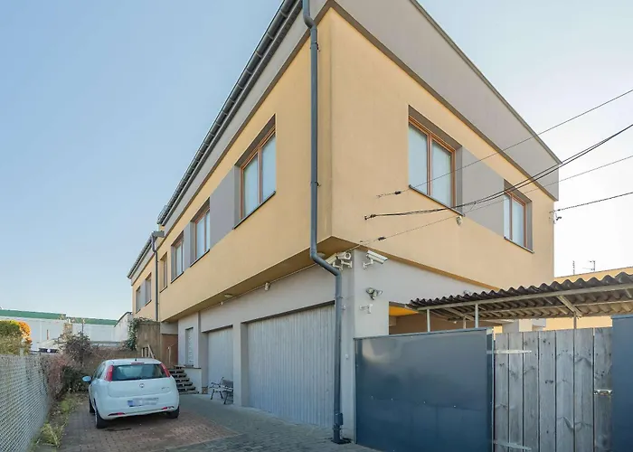 Dom wakacyjny Przestronny Dom Z 3 Sypialniami W Doskonalej Lokalizacji W Poblizu Lotniska By Noclegi Renters