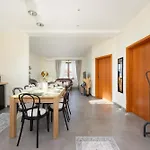 Сasa de vacaciones Przestronny Dom Z 3 Sypialniami W Doskonalej Lokalizacji W Poblizu Lotniska By Renters Varsovia