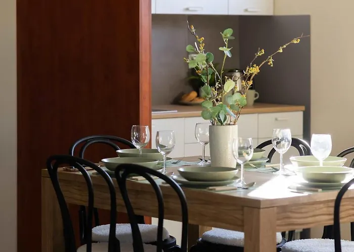 Przestronny Dom Z 3 Sypialniami W Doskonalej Lokalizacji W Poblizu Lotniska By Noclegi Renters