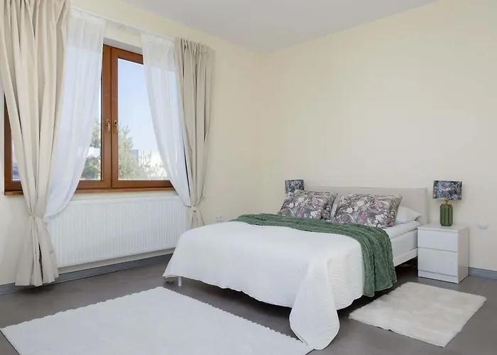 Przestronny Dom Z 3 Sypialniami W Doskonalej Lokalizacji W Poblizu Lotniska By Noclegi Renters 度假居 *